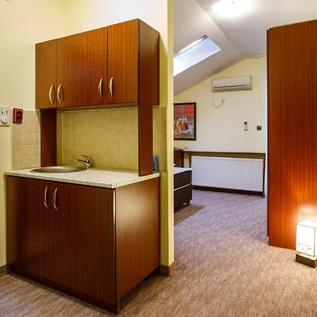 Modena سوبوتيتْسا